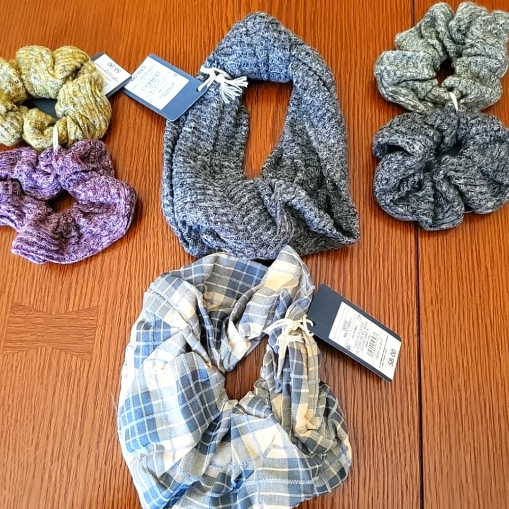 4 PC NWT Hair Ties‎ Accessories Bundle Universal Thread Scrunchies & Headwrap